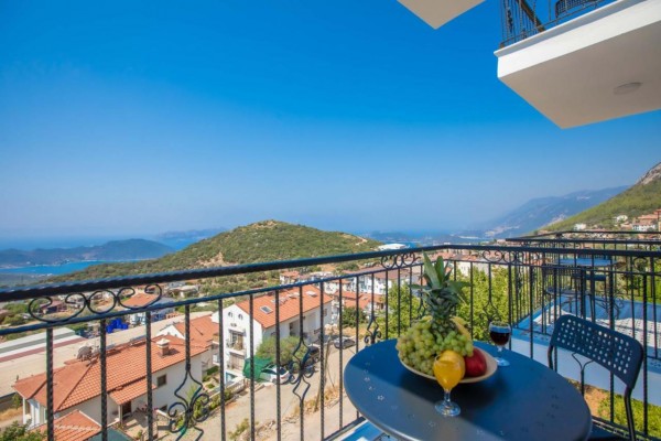 Kaş'ta Deniz Manzaralı Suitler